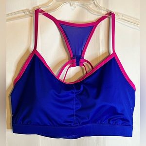 Reebok exercise bra. Size XL. Padded cups in bra.